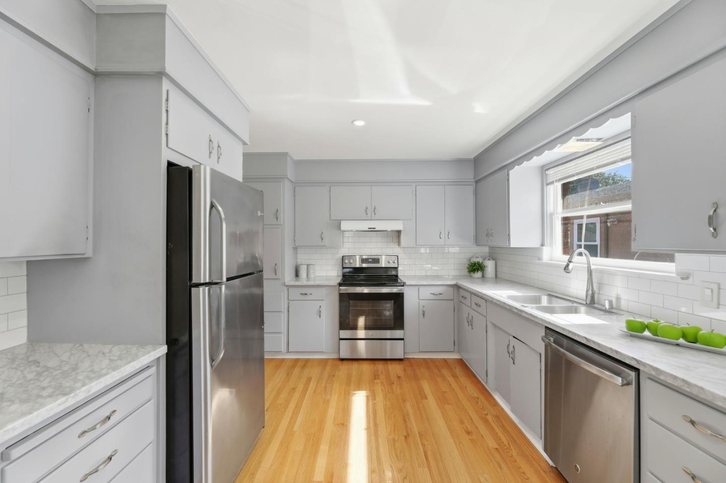 Detail Gallery Image 9 of 47 For 181 Cleaves Ave, San Jose,  CA 95126 - 4 Beds | 3/1 Baths