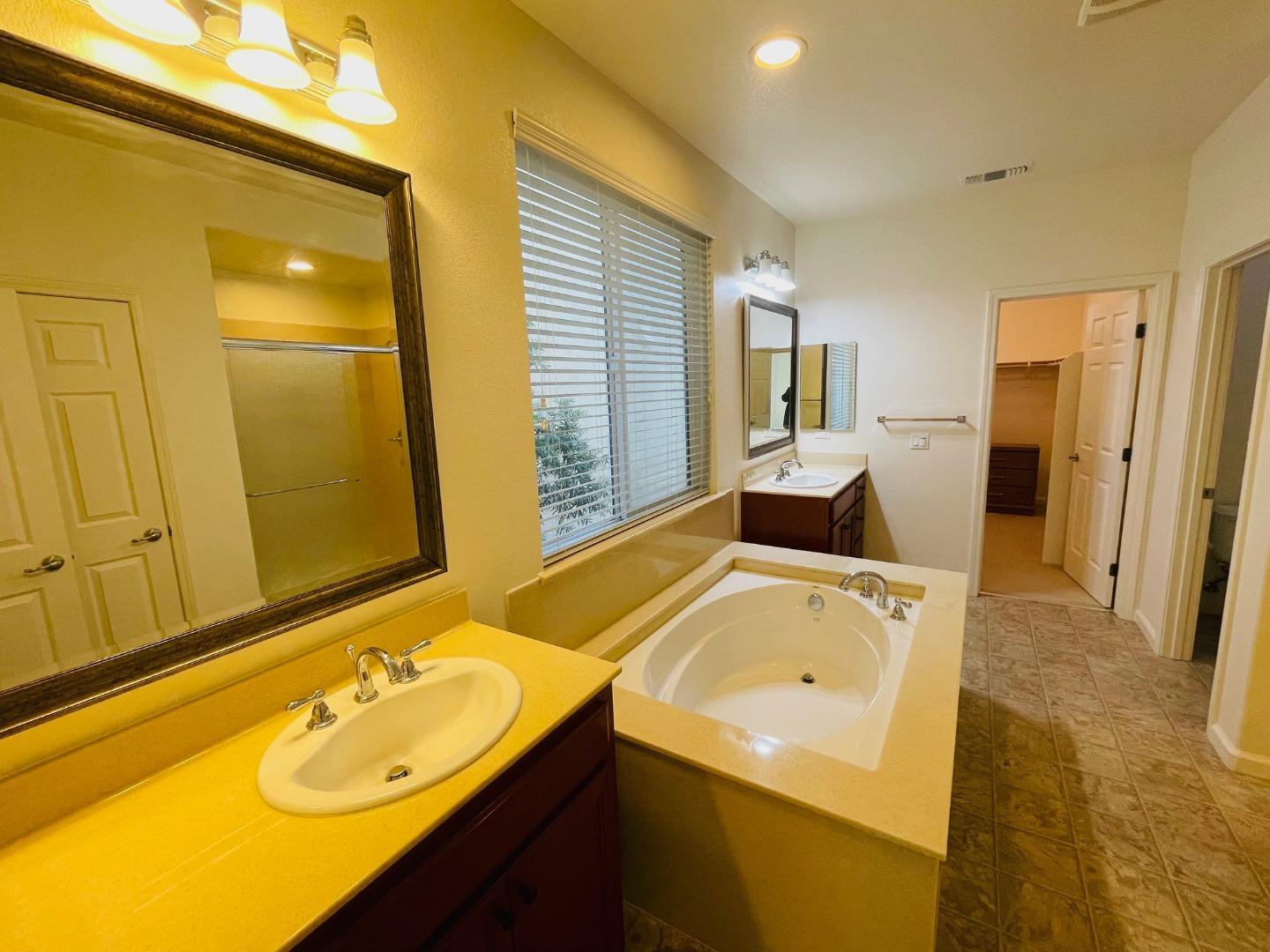 Detail Gallery Image 17 of 22 For 1016 Sallie Ln, Tracy,  CA 95376 - 4 Beds | 2/1 Baths