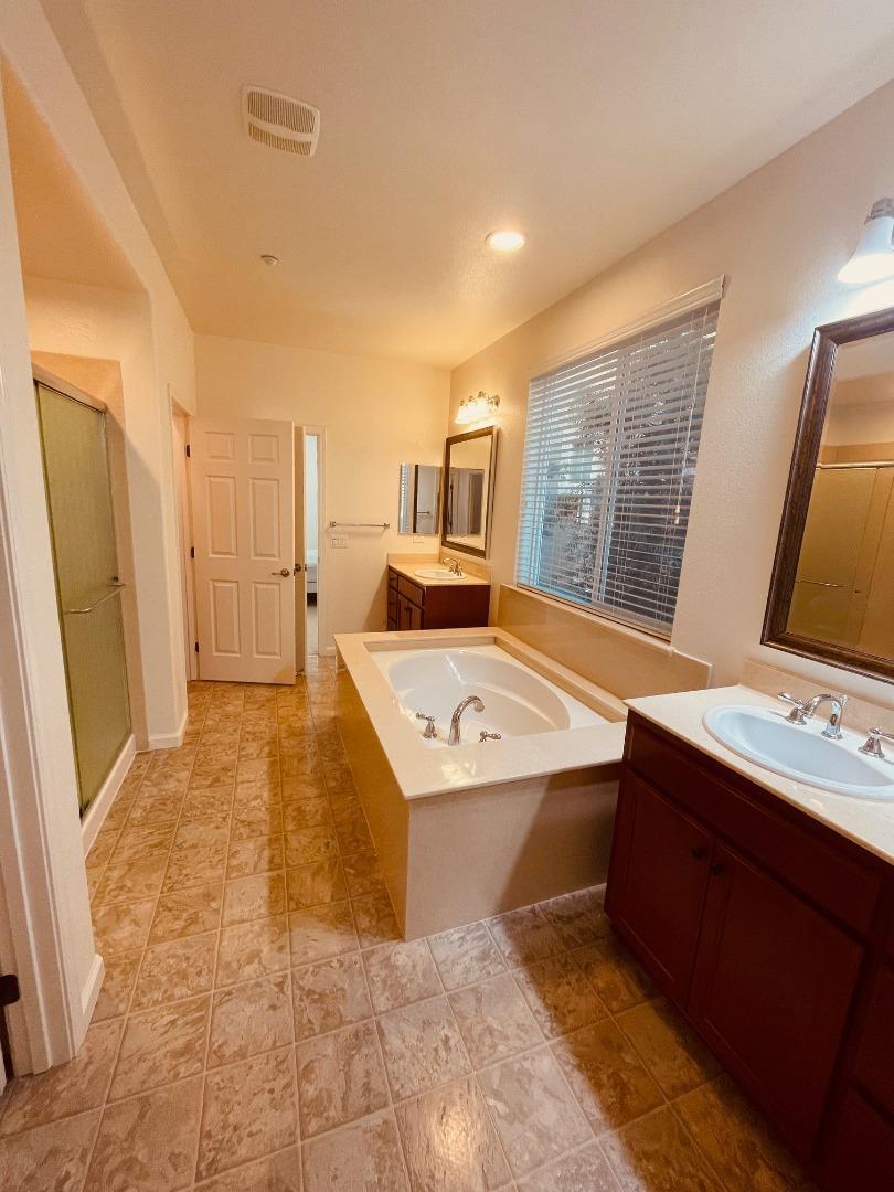Detail Gallery Image 18 of 22 For 1016 Sallie Ln, Tracy,  CA 95376 - 4 Beds | 2/1 Baths