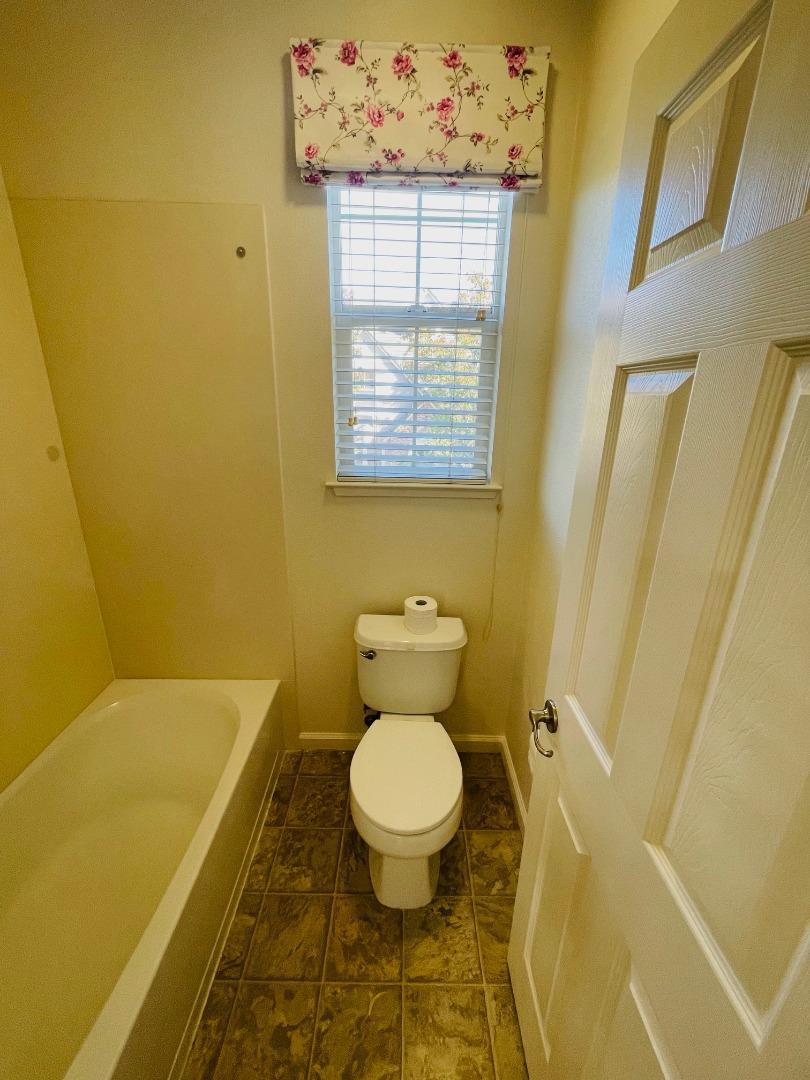 Detail Gallery Image 21 of 22 For 1016 Sallie Ln, Tracy,  CA 95376 - 4 Beds | 2/1 Baths