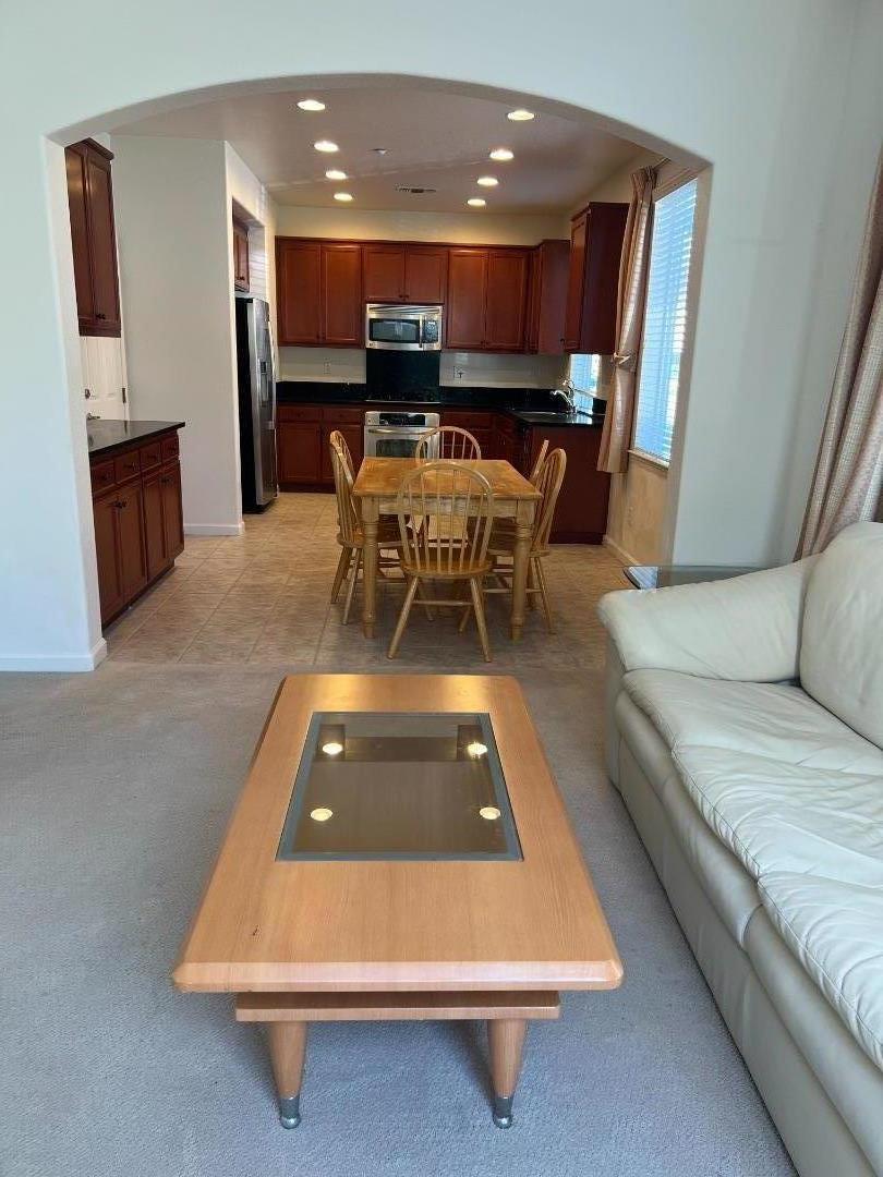 Detail Gallery Image 9 of 22 For 1016 Sallie Ln, Tracy,  CA 95376 - 4 Beds | 2/1 Baths