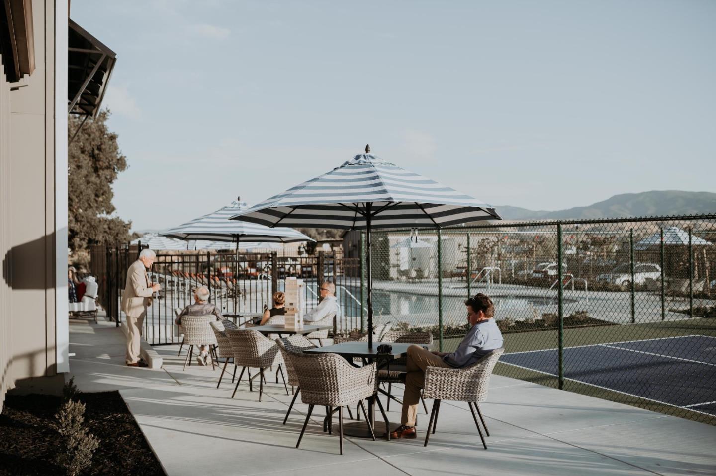 Detail Gallery Image 11 of 13 For 2112 Red Oak Dr, Hollister,  CA 95023 - 2 Beds | 2 Baths