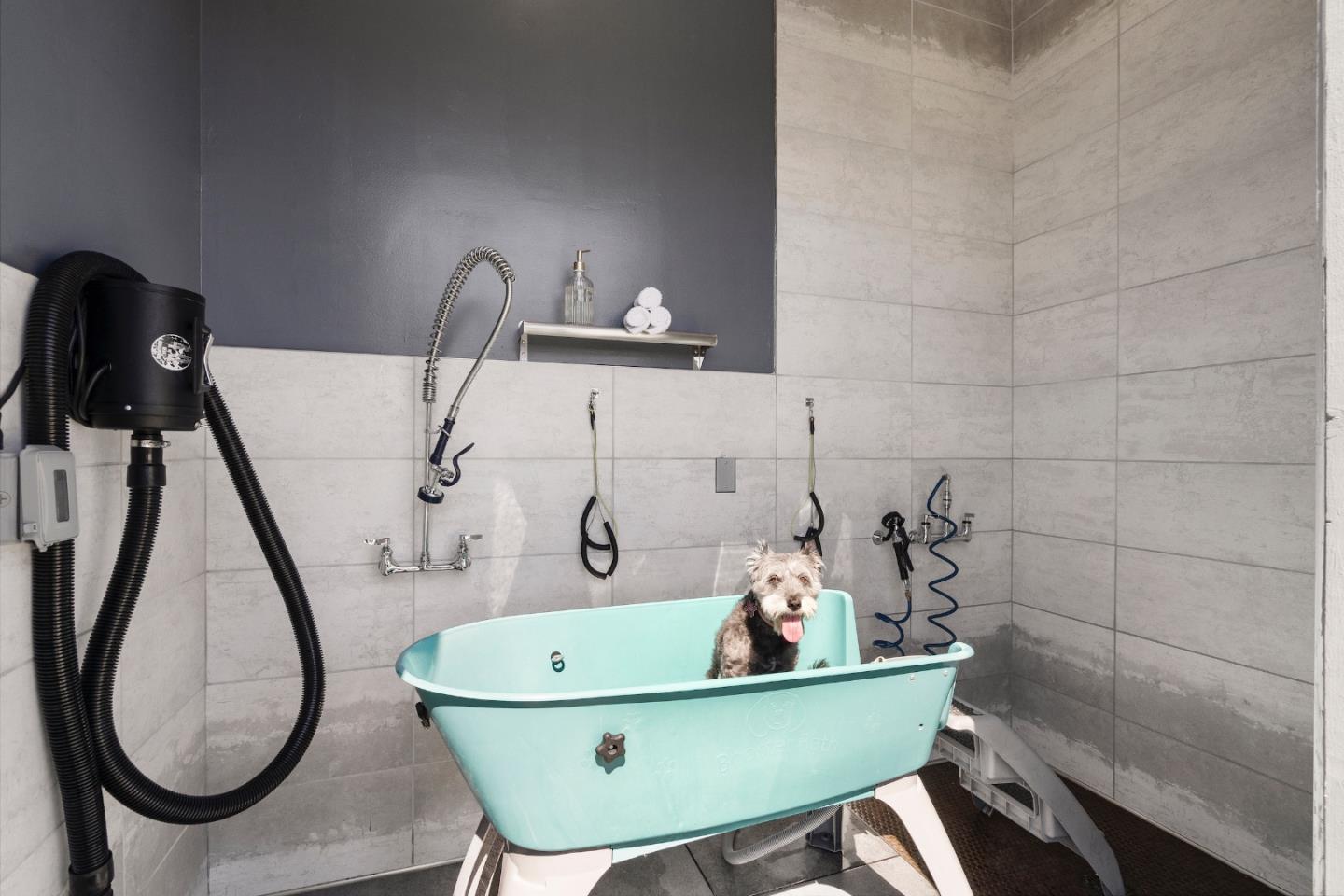 Detail Gallery Image 12 of 13 For 2112 Red Oak Dr, Hollister,  CA 95023 - 2 Beds | 2 Baths