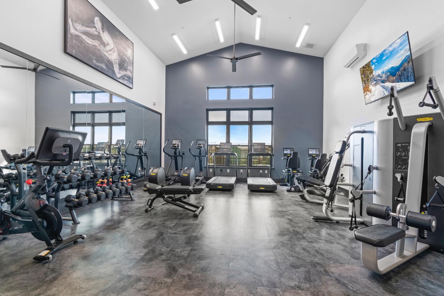 Detail Gallery Image 9 of 13 For 2112 Red Oak Dr, Hollister,  CA 95023 - 2 Beds | 2 Baths