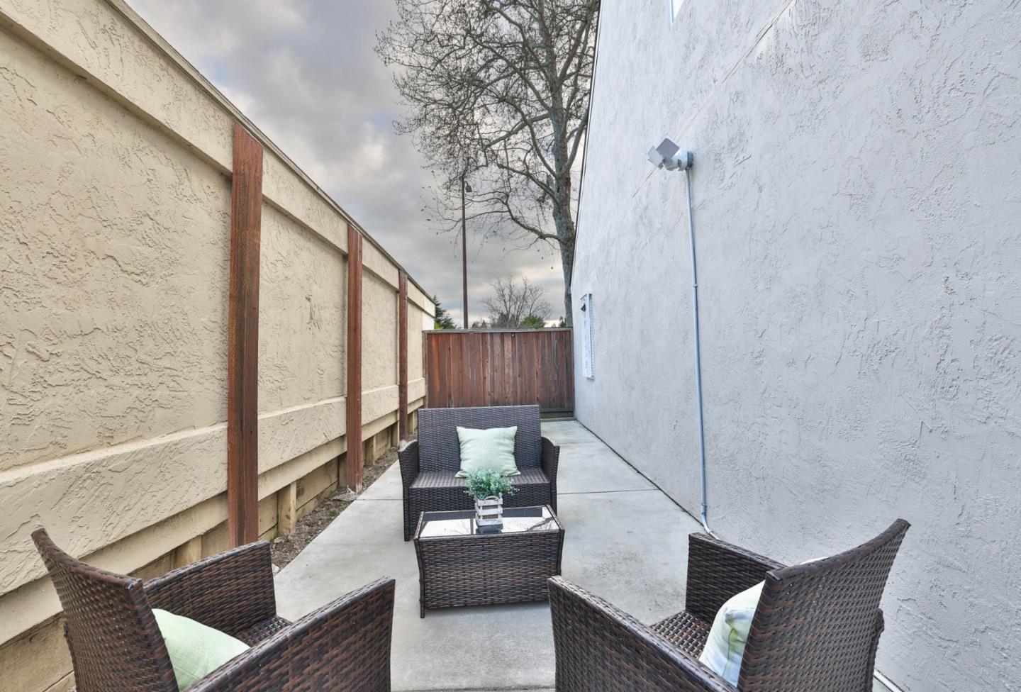 Detail Gallery Image 12 of 23 For 275 Chynoweth Ave, San Jose,  CA 95136 - 2 Beds | 1/1 Baths