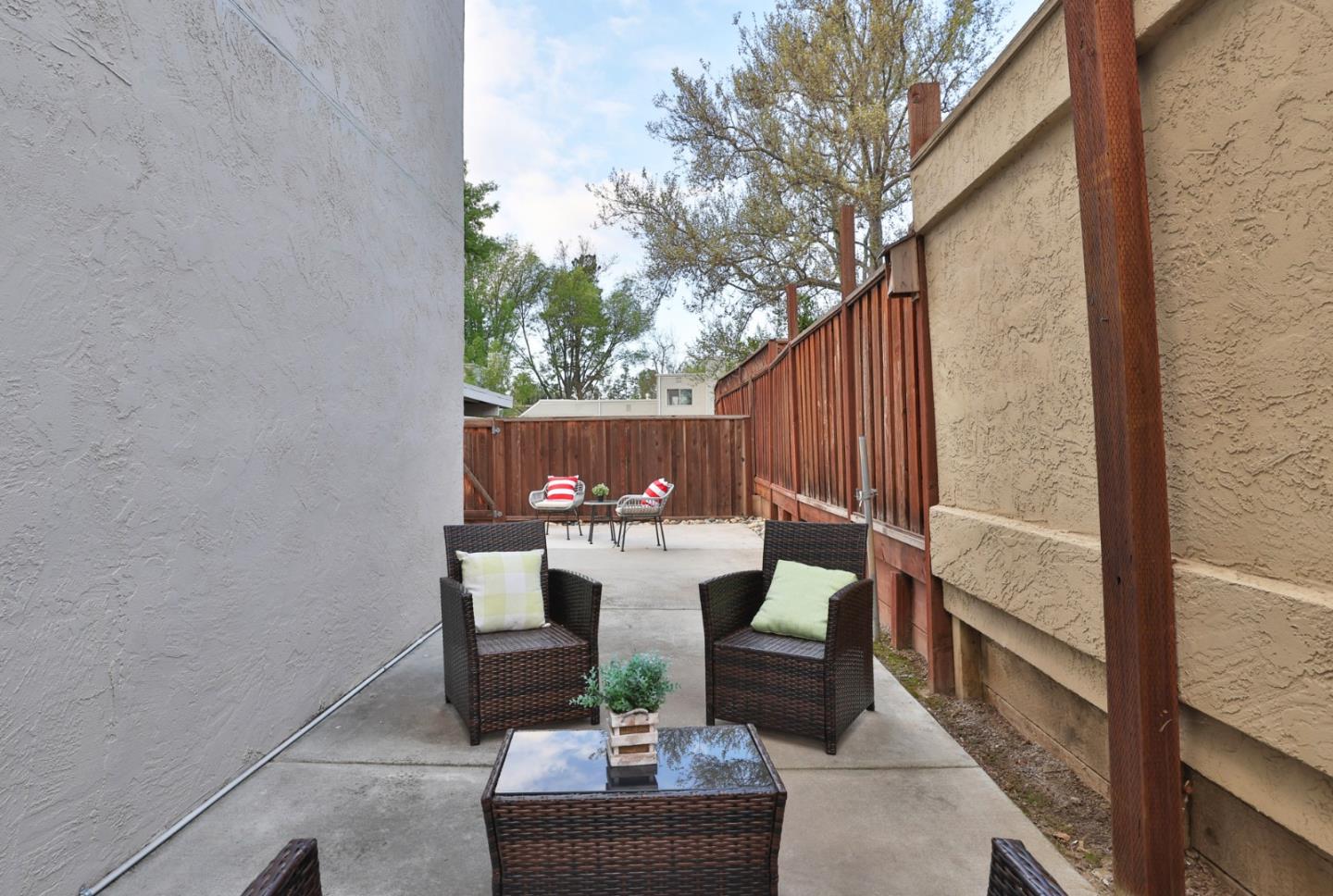 Detail Gallery Image 13 of 23 For 275 Chynoweth Ave, San Jose,  CA 95136 - 2 Beds | 1/1 Baths