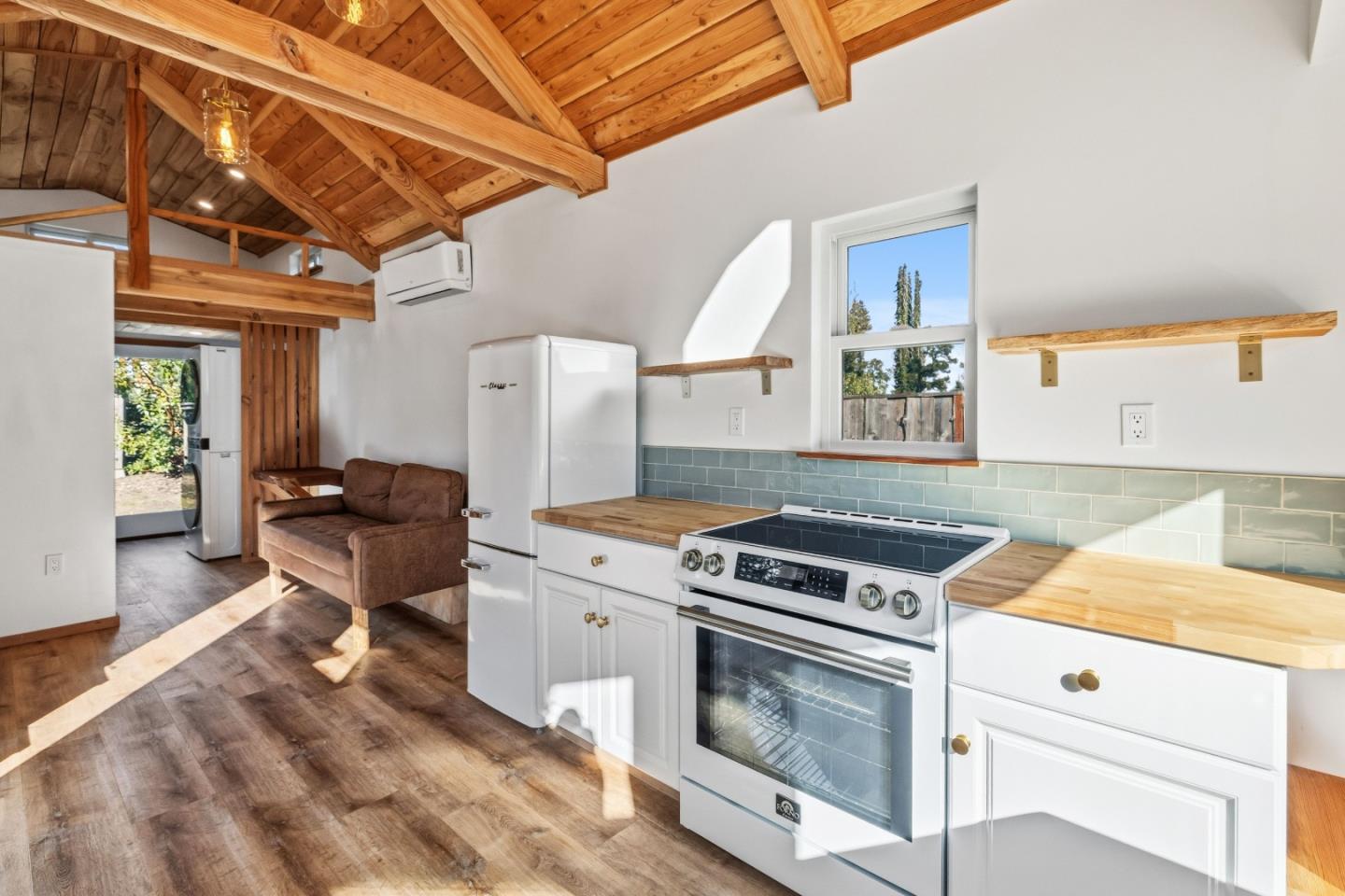 Detail Gallery Image 12 of 75 For 15 Braemoor Dr, Santa Cruz,  CA 95060 - 1 Beds | 1 Baths