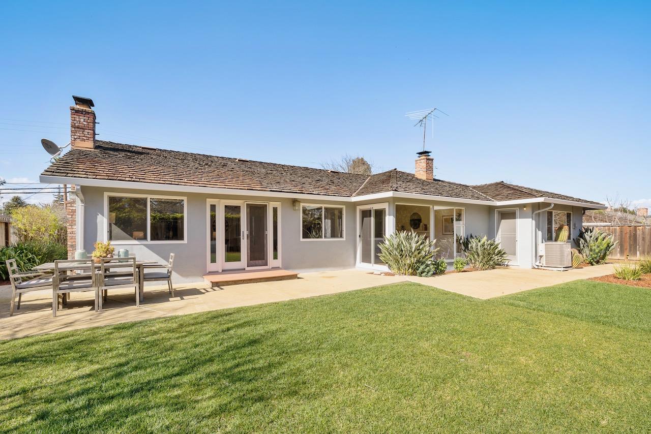 Detail Gallery Image 11 of 25 For 439 Valencia Dr, Los Altos,  CA 94022 - 4 Beds | 2/1 Baths