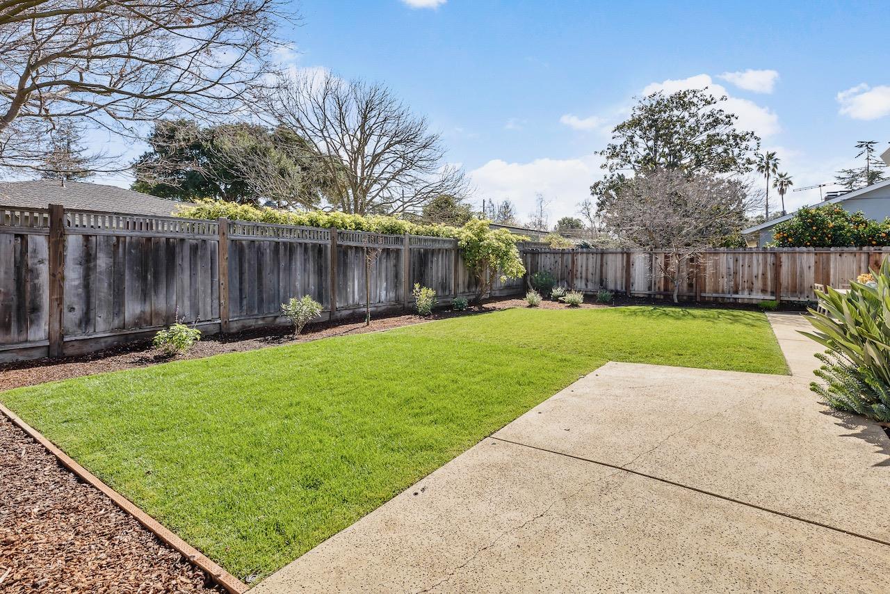 Detail Gallery Image 12 of 25 For 439 Valencia Dr, Los Altos,  CA 94022 - 4 Beds | 2/1 Baths