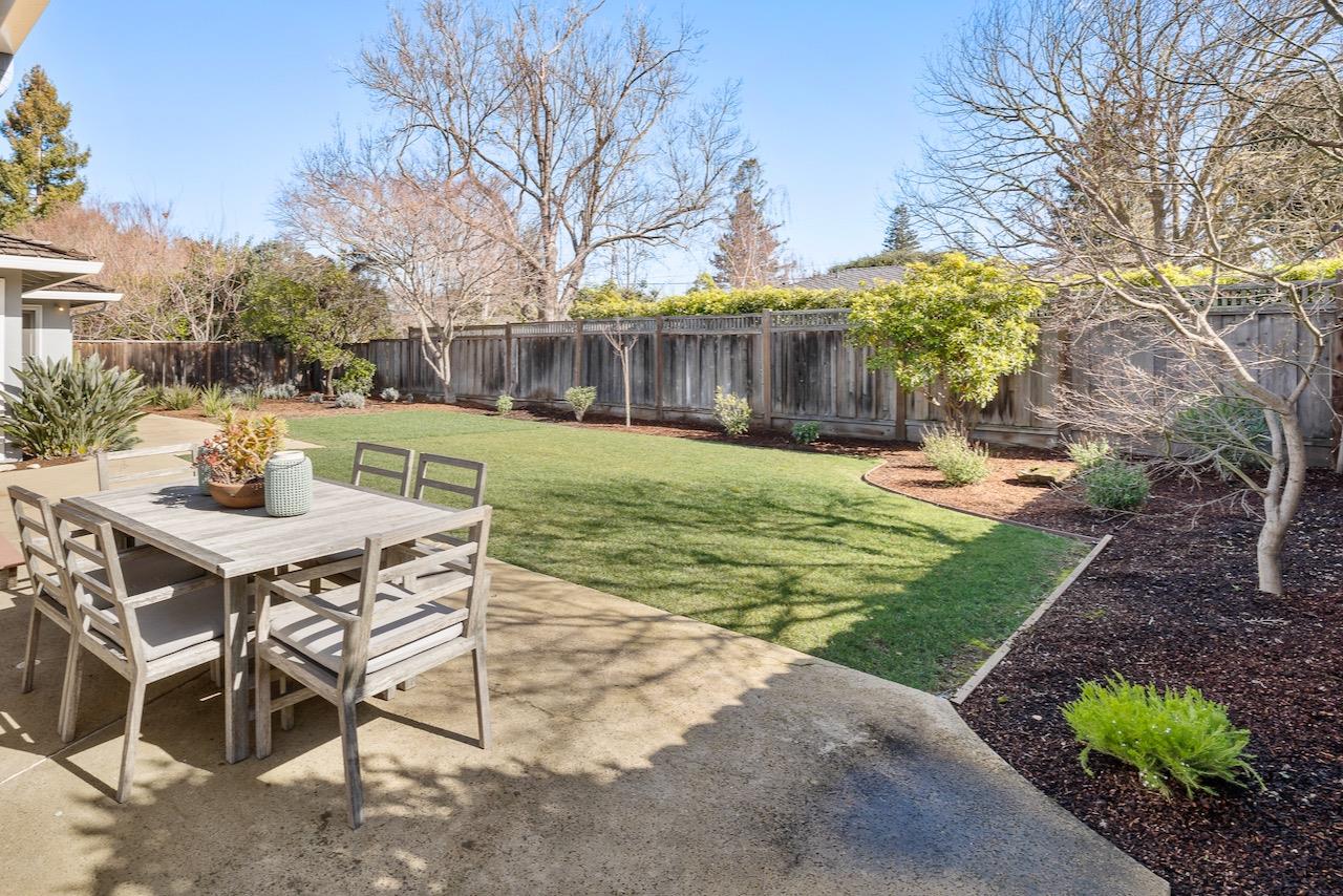 Detail Gallery Image 13 of 25 For 439 Valencia Dr, Los Altos,  CA 94022 - 4 Beds | 2/1 Baths