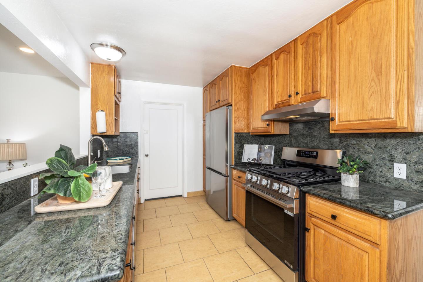 Detail Gallery Image 8 of 34 For 411 Elm Ave, San Bruno,  CA 94066 - 4 Beds | 2 Baths