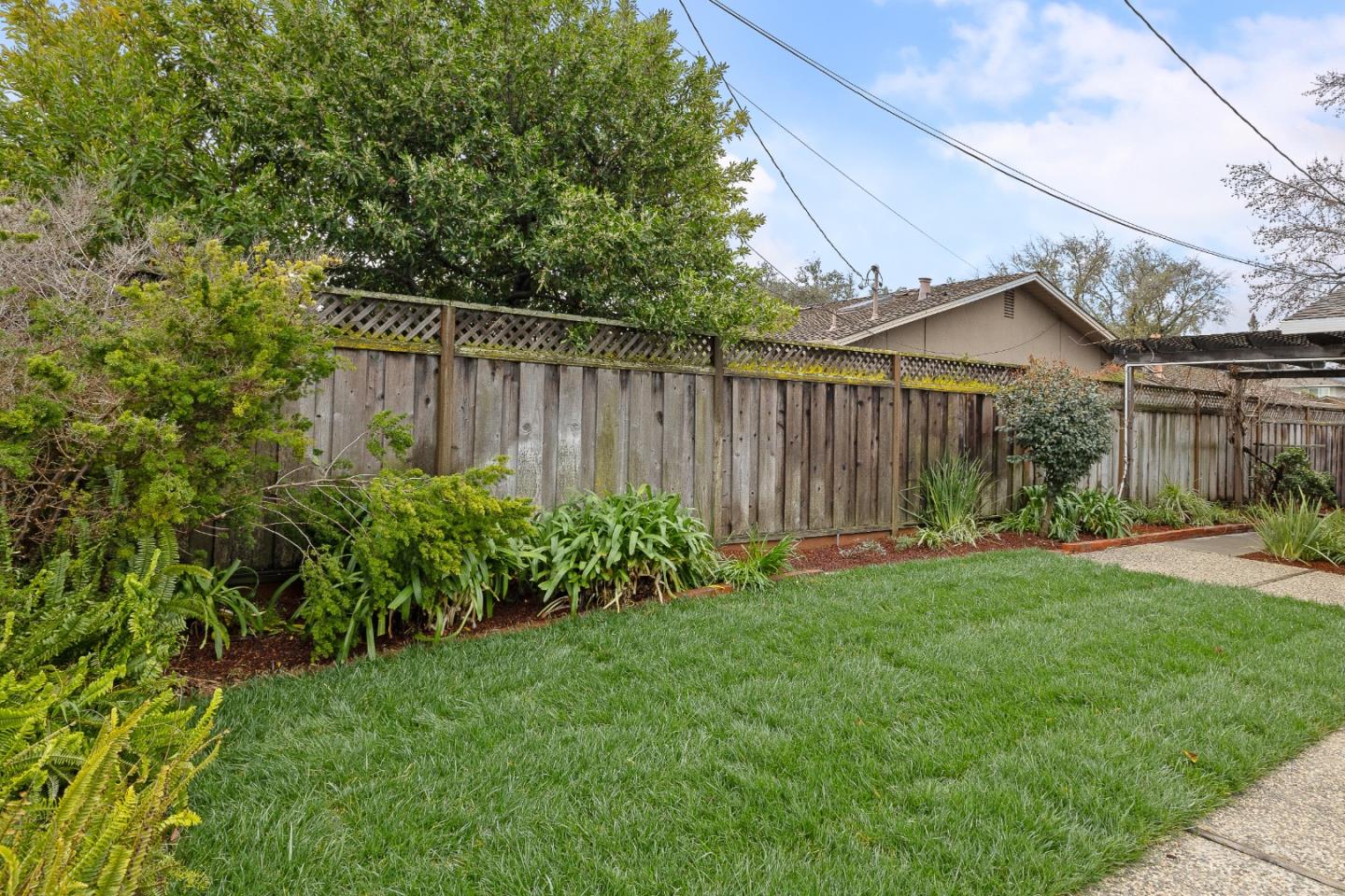 Detail Gallery Image 11 of 27 For 1668 Lachine Dr, Sunnyvale,  CA 94087 - 4 Beds | 2 Baths