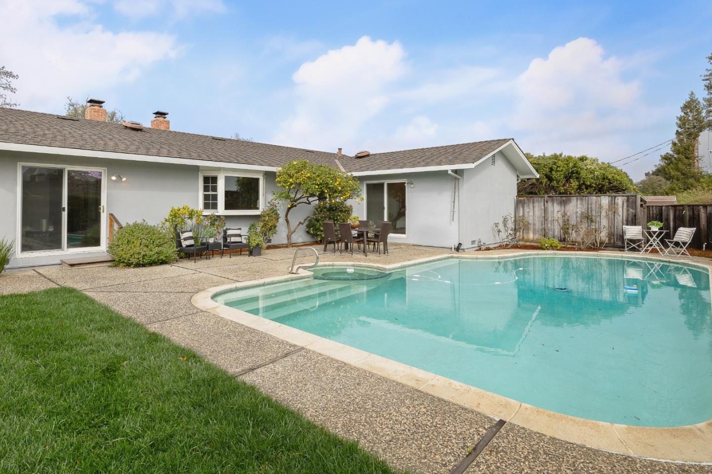 Detail Gallery Image 12 of 27 For 1668 Lachine Dr, Sunnyvale,  CA 94087 - 4 Beds | 2 Baths