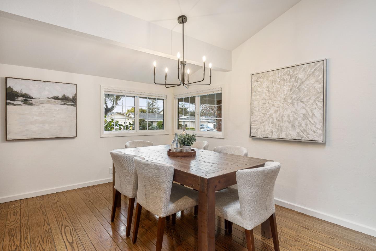 Detail Gallery Image 4 of 27 For 1668 Lachine Dr, Sunnyvale,  CA 94087 - 4 Beds | 2 Baths