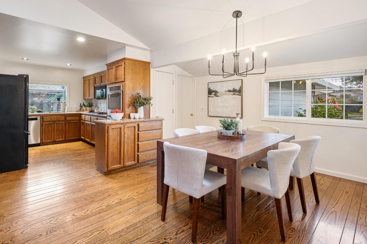 Detail Gallery Image 5 of 27 For 1668 Lachine Dr, Sunnyvale,  CA 94087 - 4 Beds | 2 Baths