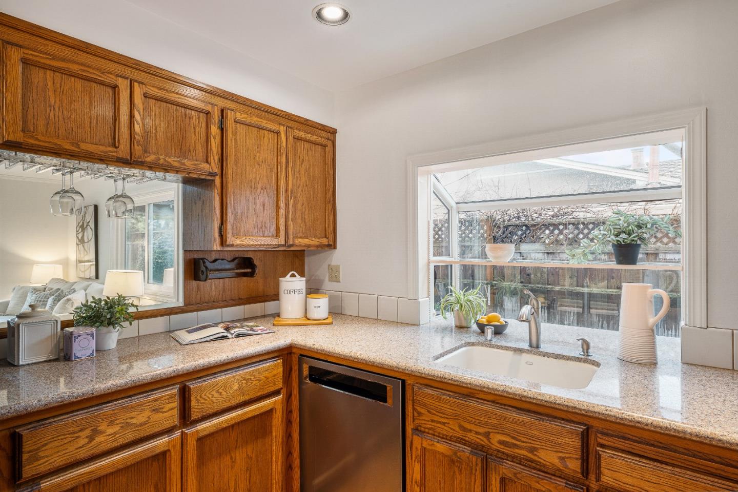 Detail Gallery Image 7 of 27 For 1668 Lachine Dr, Sunnyvale,  CA 94087 - 4 Beds | 2 Baths