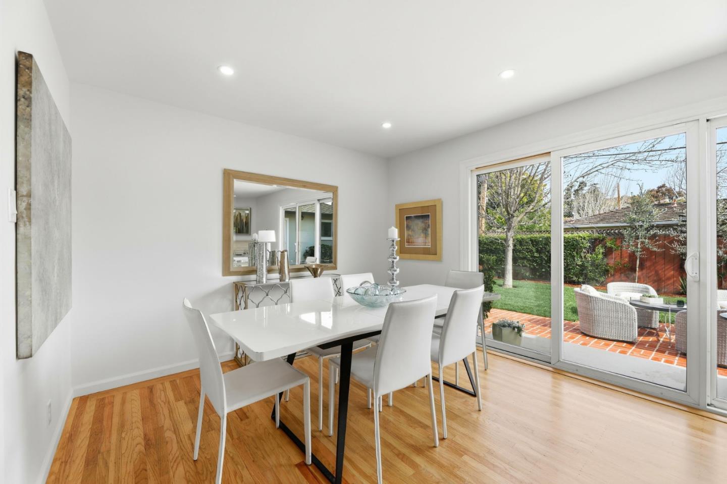 Detail Gallery Image 13 of 32 For 1717 Peartree Ln, Mountain View,  CA 94040 - 4 Beds | 2 Baths