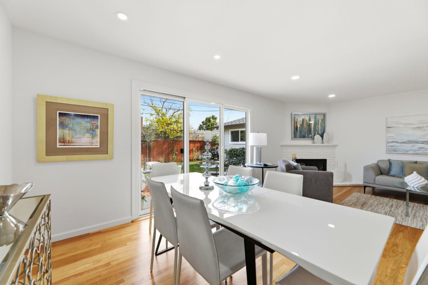 Detail Gallery Image 14 of 32 For 1717 Peartree Ln, Mountain View,  CA 94040 - 4 Beds | 2 Baths