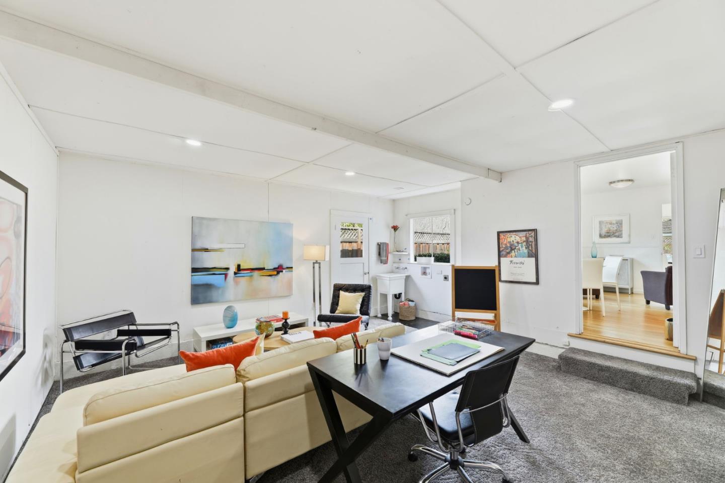 Detail Gallery Image 15 of 32 For 1717 Peartree Ln, Mountain View,  CA 94040 - 4 Beds | 2 Baths