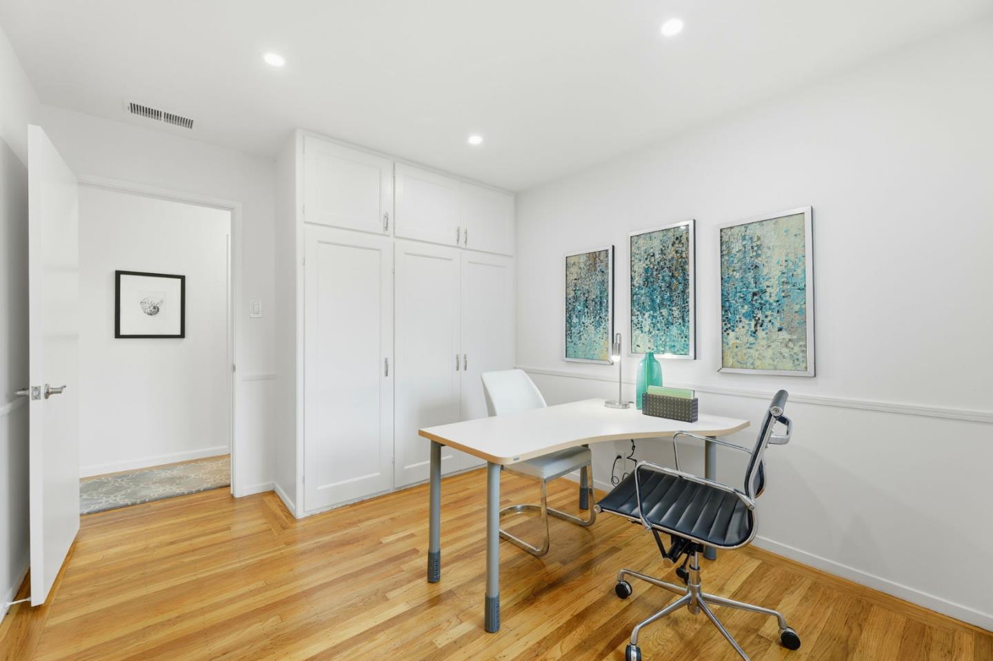 Detail Gallery Image 18 of 32 For 1717 Peartree Ln, Mountain View,  CA 94040 - 4 Beds | 2 Baths