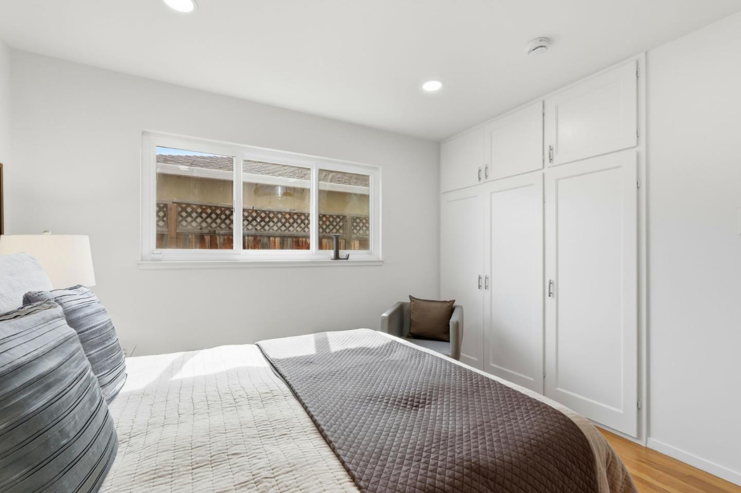 Detail Gallery Image 24 of 32 For 1717 Peartree Ln, Mountain View,  CA 94040 - 4 Beds | 2 Baths