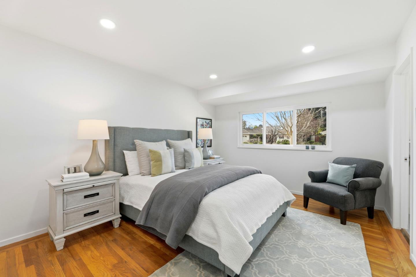 Detail Gallery Image 25 of 32 For 1717 Peartree Ln, Mountain View,  CA 94040 - 4 Beds | 2 Baths