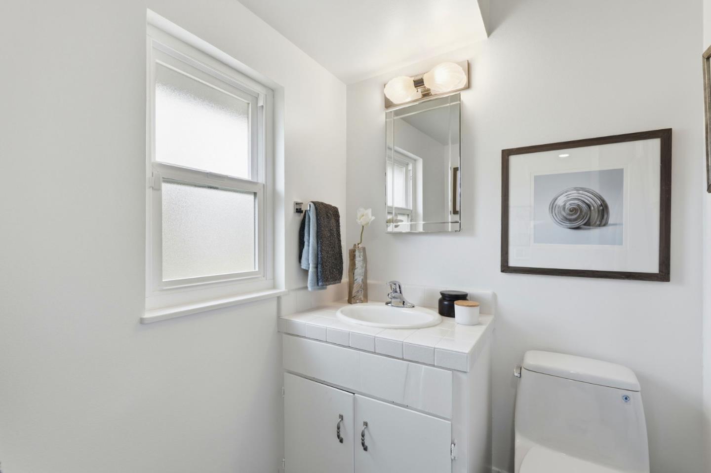 Detail Gallery Image 28 of 32 For 1717 Peartree Ln, Mountain View,  CA 94040 - 4 Beds | 2 Baths