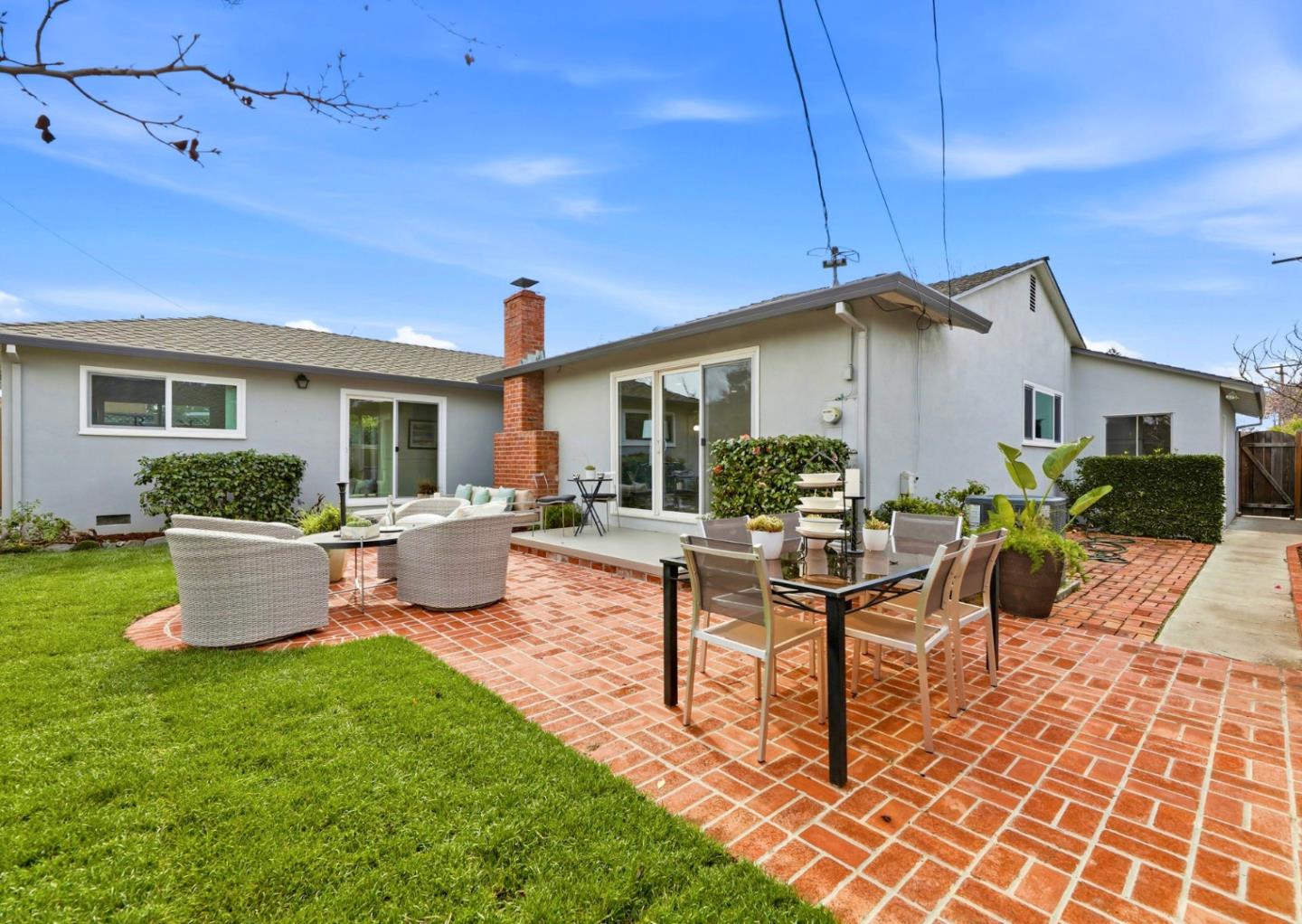 Detail Gallery Image 30 of 32 For 1717 Peartree Ln, Mountain View,  CA 94040 - 4 Beds | 2 Baths