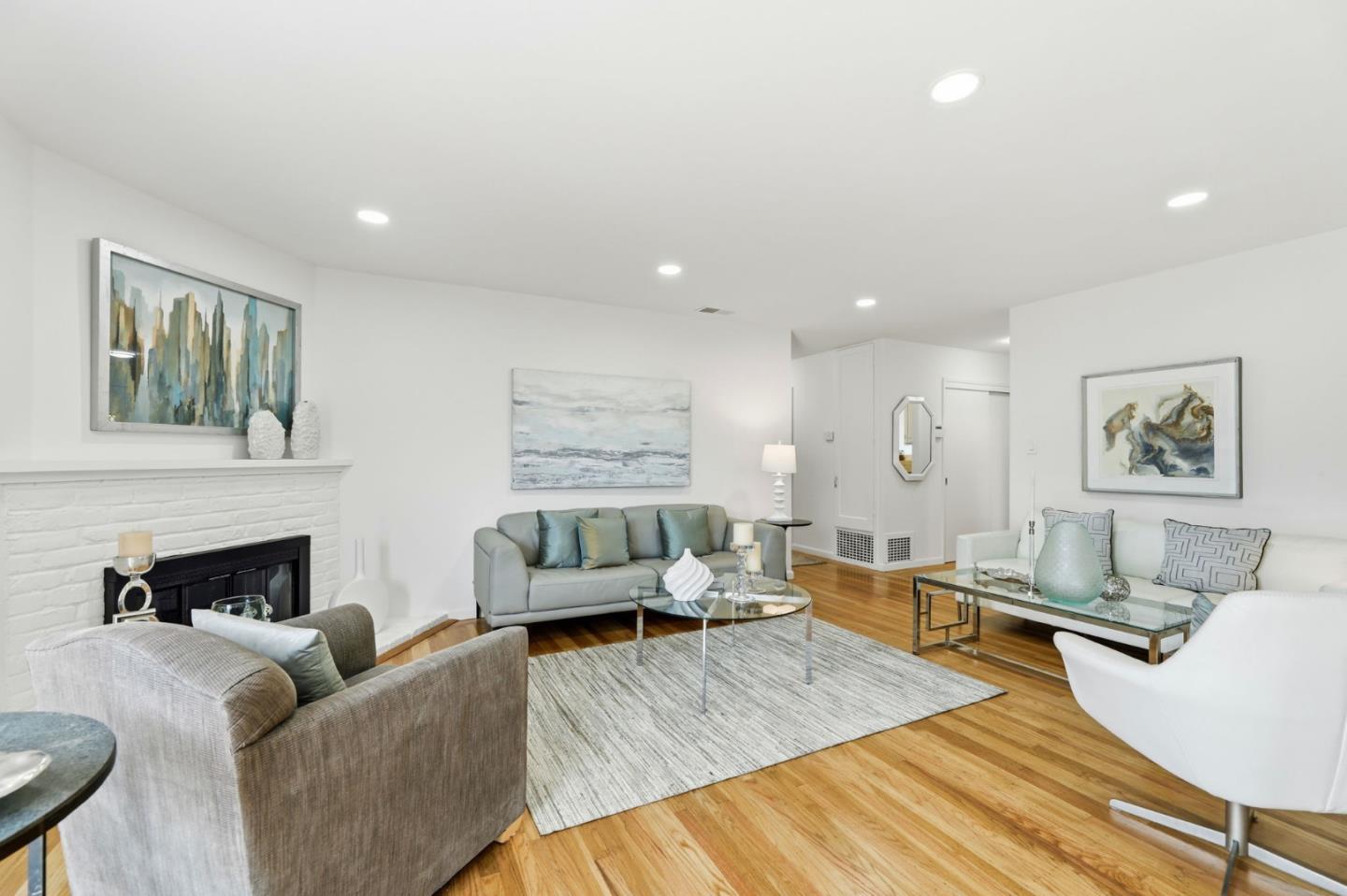 Detail Gallery Image 6 of 32 For 1717 Peartree Ln, Mountain View,  CA 94040 - 4 Beds | 2 Baths