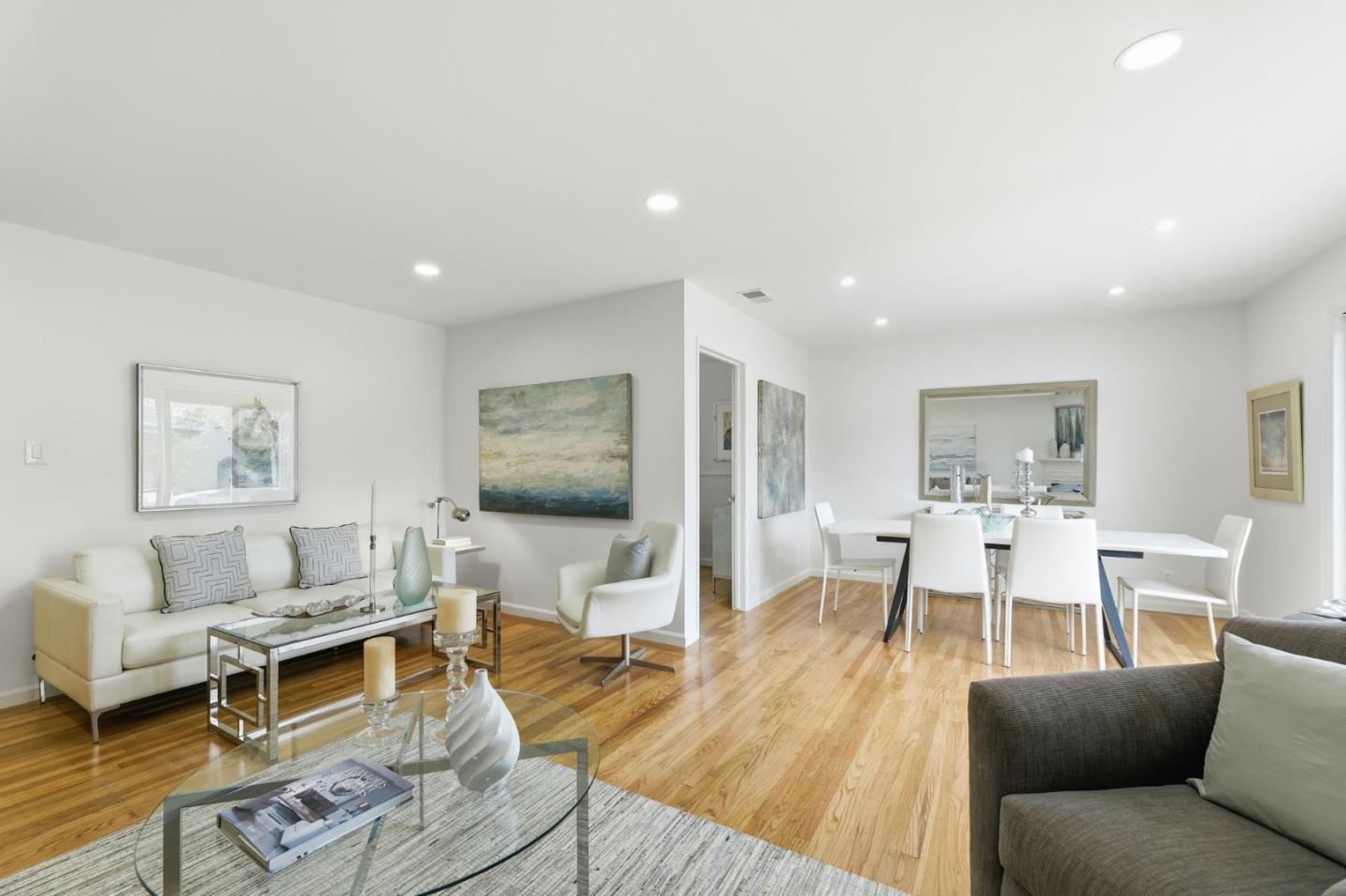 Detail Gallery Image 7 of 32 For 1717 Peartree Ln, Mountain View,  CA 94040 - 4 Beds | 2 Baths