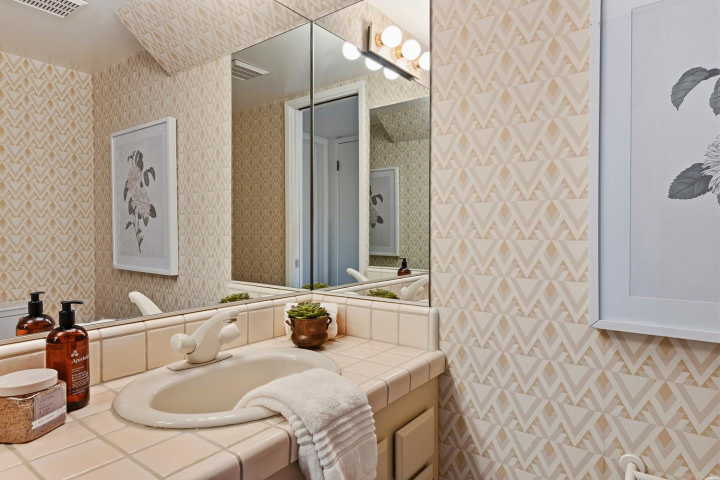 Detail Gallery Image 22 of 50 For 11 Berkeley Ct, Santa Cruz,  CA 95062 - 2 Beds | 1/1 Baths