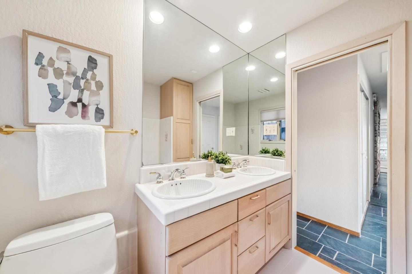 Detail Gallery Image 23 of 38 For 224 Highland Ave, San Carlos,  CA 94070 - 3 Beds | 2 Baths