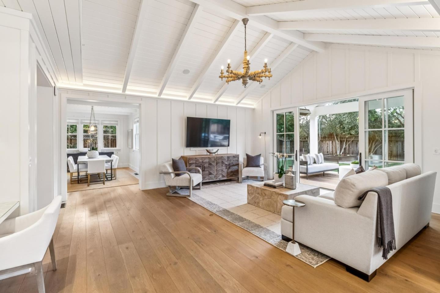 Detail Gallery Image 11 of 60 For 1806 Doris Dr, Menlo Park,  CA 94025 - 5 Beds | 5/2 Baths