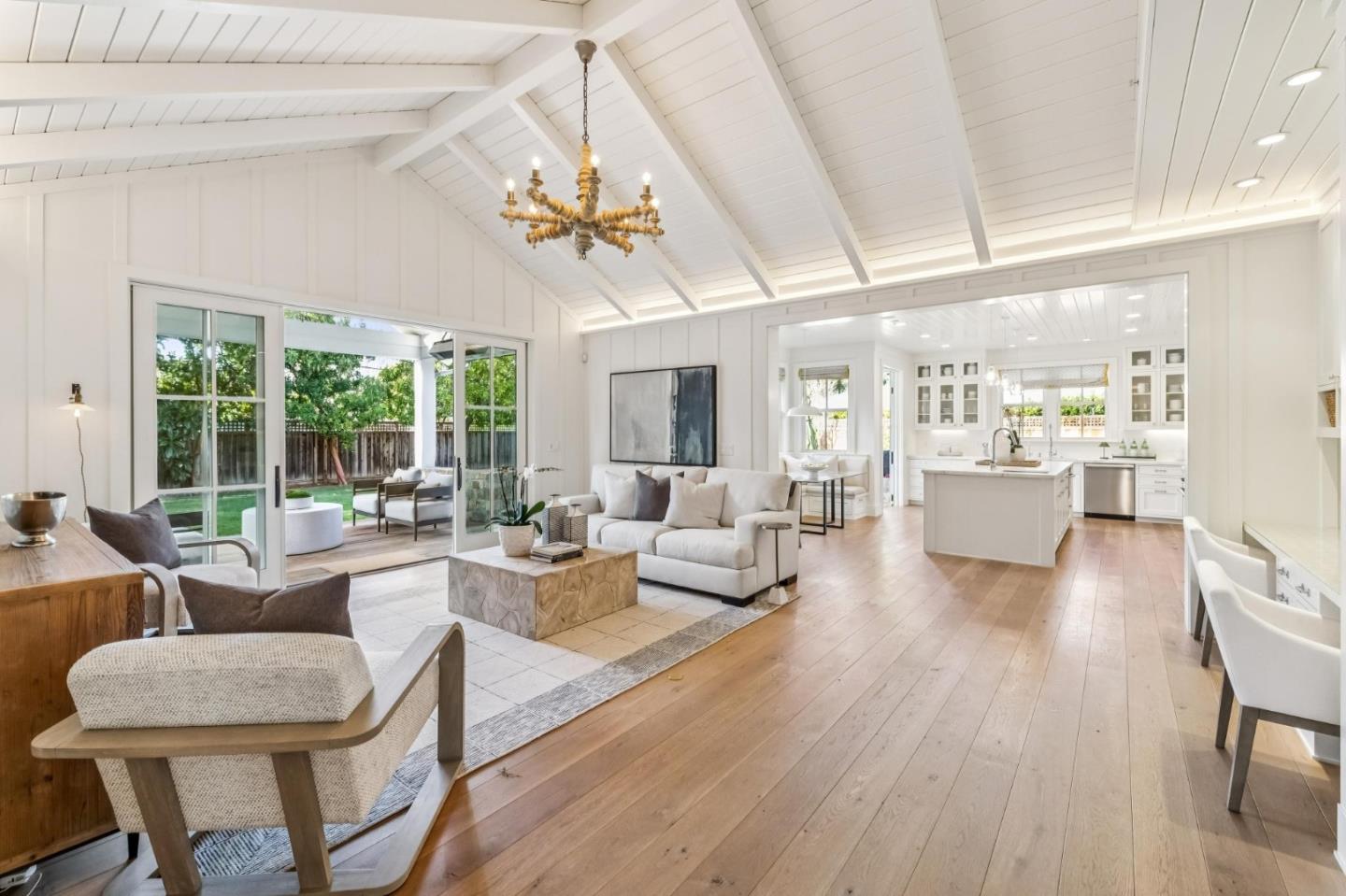 Detail Gallery Image 13 of 60 For 1806 Doris Dr, Menlo Park,  CA 94025 - 5 Beds | 5/2 Baths