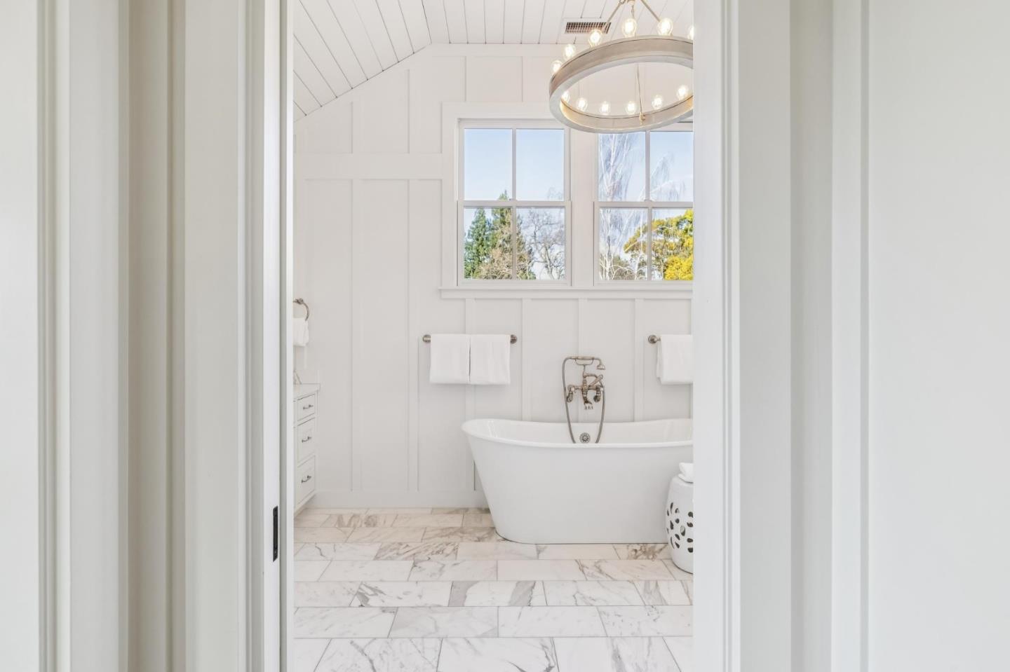 Detail Gallery Image 25 of 60 For 1806 Doris Dr, Menlo Park,  CA 94025 - 5 Beds | 5/2 Baths