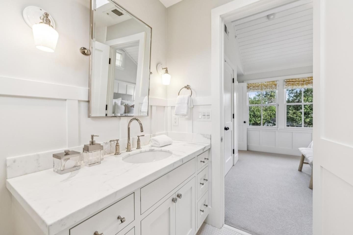 Detail Gallery Image 31 of 60 For 1806 Doris Dr, Menlo Park,  CA 94025 - 5 Beds | 5/2 Baths