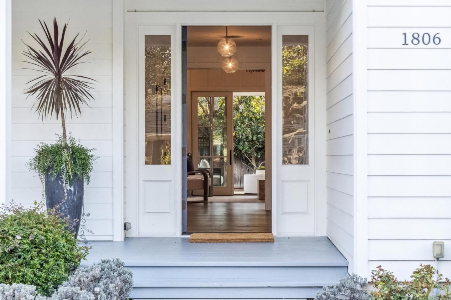 Detail Gallery Image 4 of 60 For 1806 Doris Dr, Menlo Park,  CA 94025 - 5 Beds | 5/2 Baths