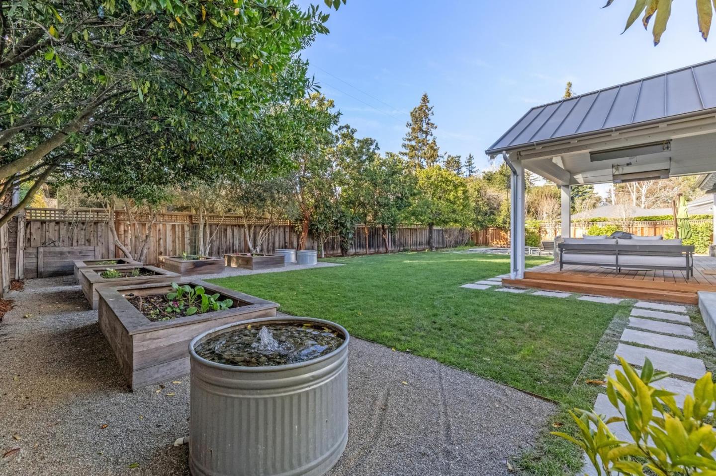 Detail Gallery Image 49 of 60 For 1806 Doris Dr, Menlo Park,  CA 94025 - 5 Beds | 5/2 Baths