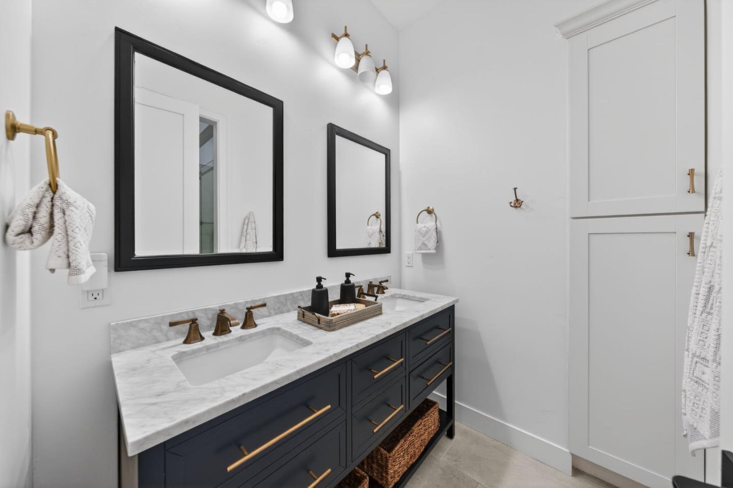 Detail Gallery Image 19 of 44 For 1743 Santa Barbara Dr, San Jose,  CA 95125 - 7 Beds | 5 Baths