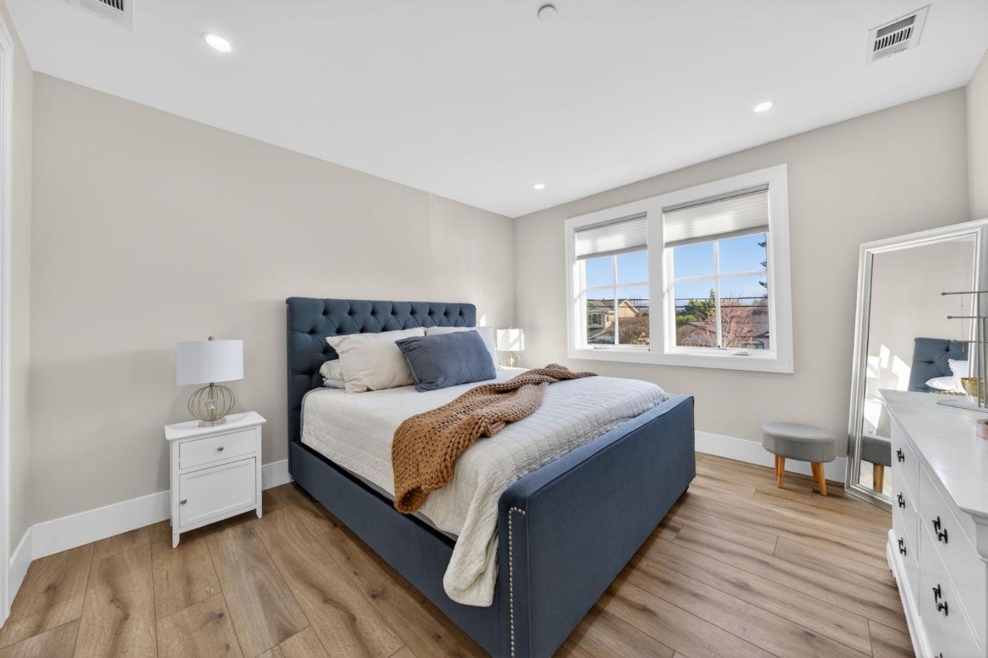 Detail Gallery Image 29 of 44 For 1743 Santa Barbara Dr, San Jose,  CA 95125 - 7 Beds | 5 Baths