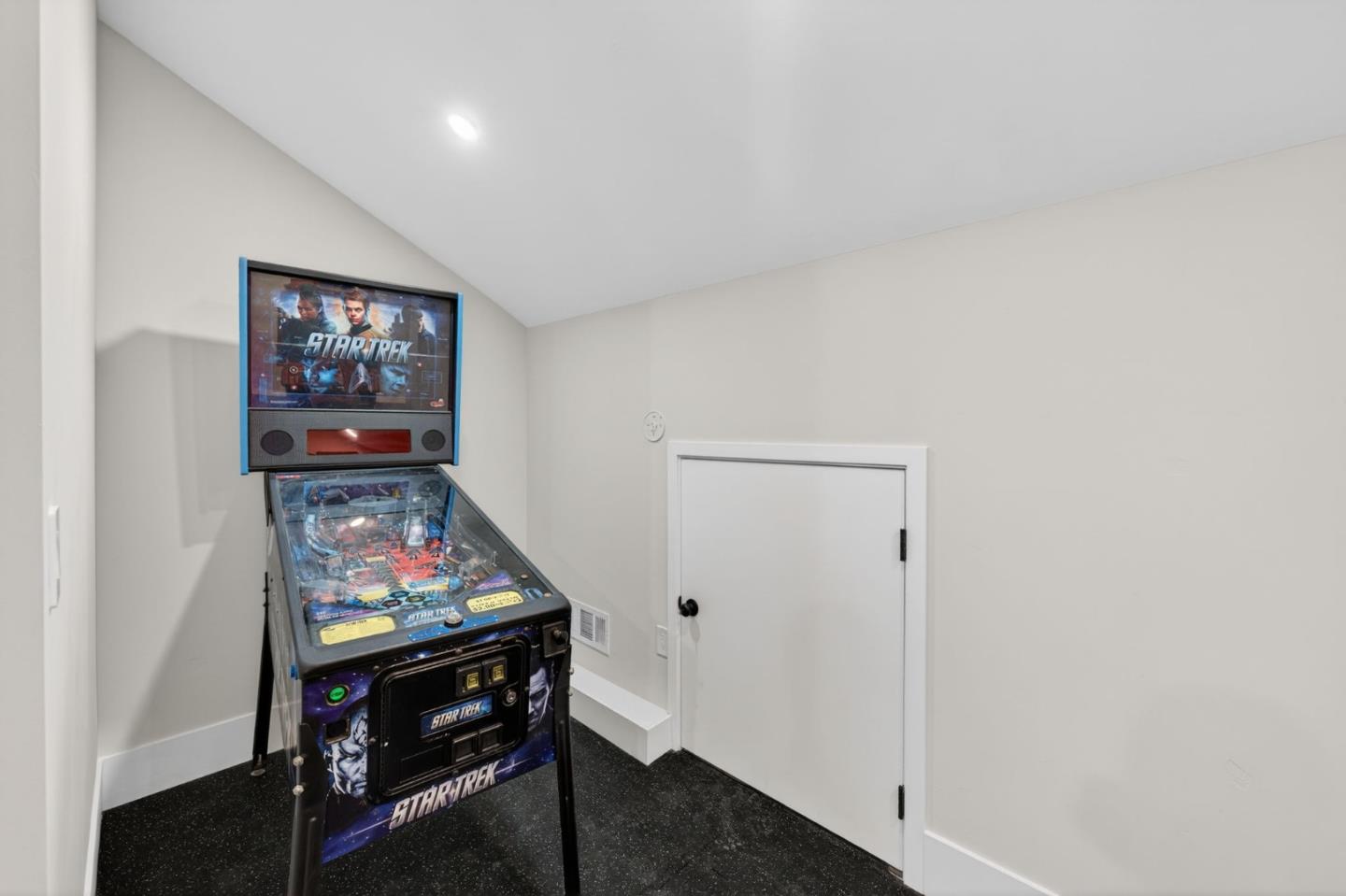 Detail Gallery Image 36 of 44 For 1743 Santa Barbara Dr, San Jose,  CA 95125 - 7 Beds | 5 Baths