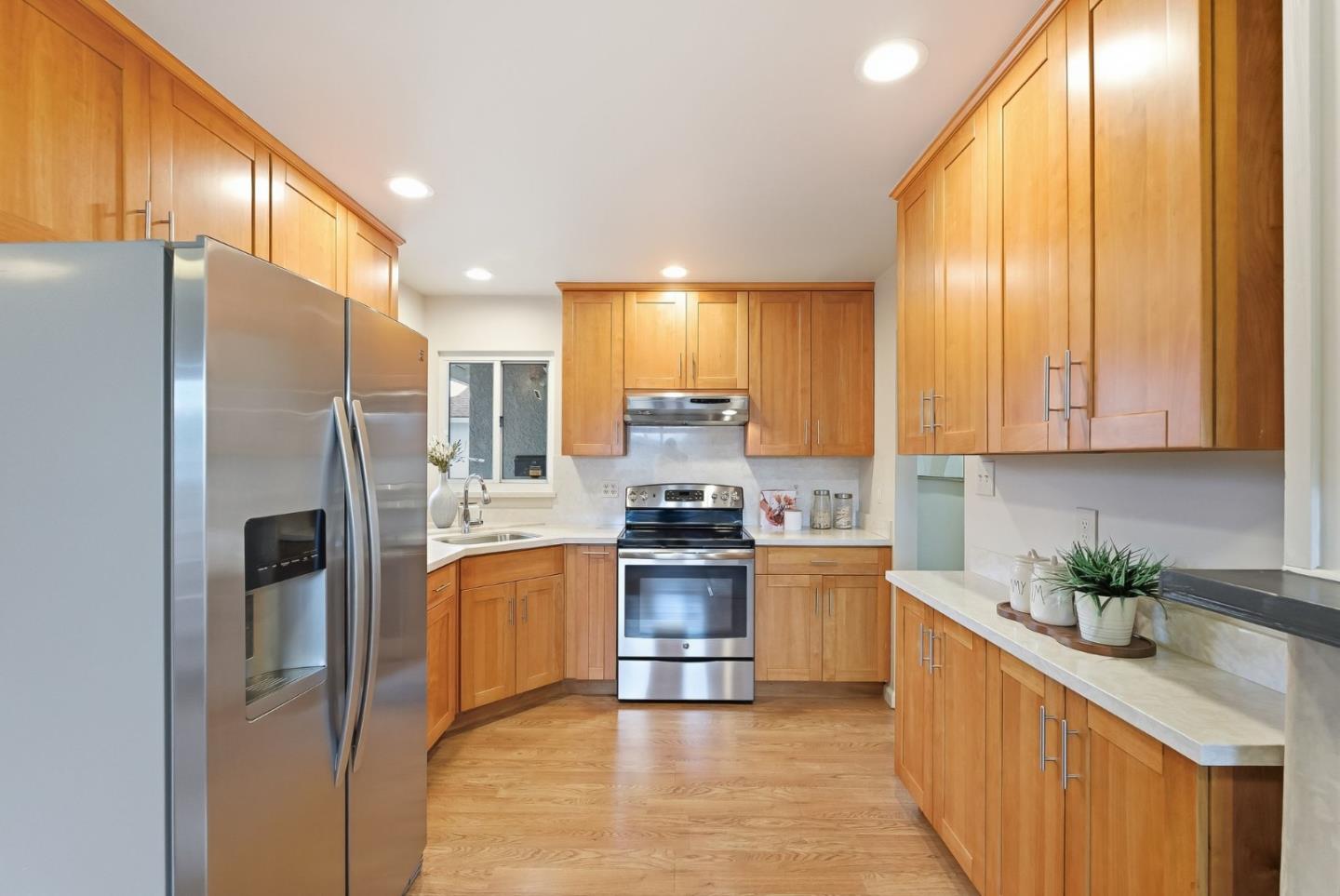 Detail Gallery Image 5 of 39 For 1795 Foxworthy Ave, San Jose,  CA 95124 - 6 Beds | 2/1 Baths