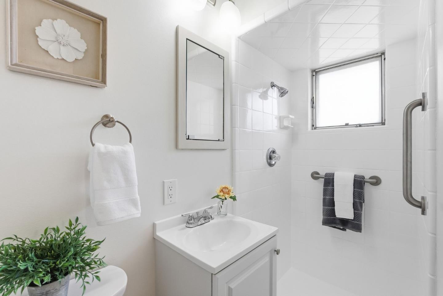 Detail Gallery Image 9 of 39 For 1795 Foxworthy Ave, San Jose,  CA 95124 - 6 Beds | 2/1 Baths