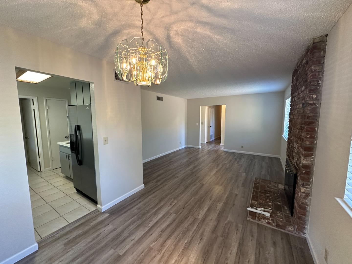 Detail Gallery Image 4 of 22 For 995 Henderson Ave, Sunnyvale,  CA 94086 - – Beds | – Baths