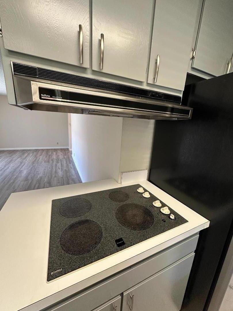 Detail Gallery Image 7 of 22 For 995 Henderson Ave, Sunnyvale,  CA 94086 - – Beds | – Baths