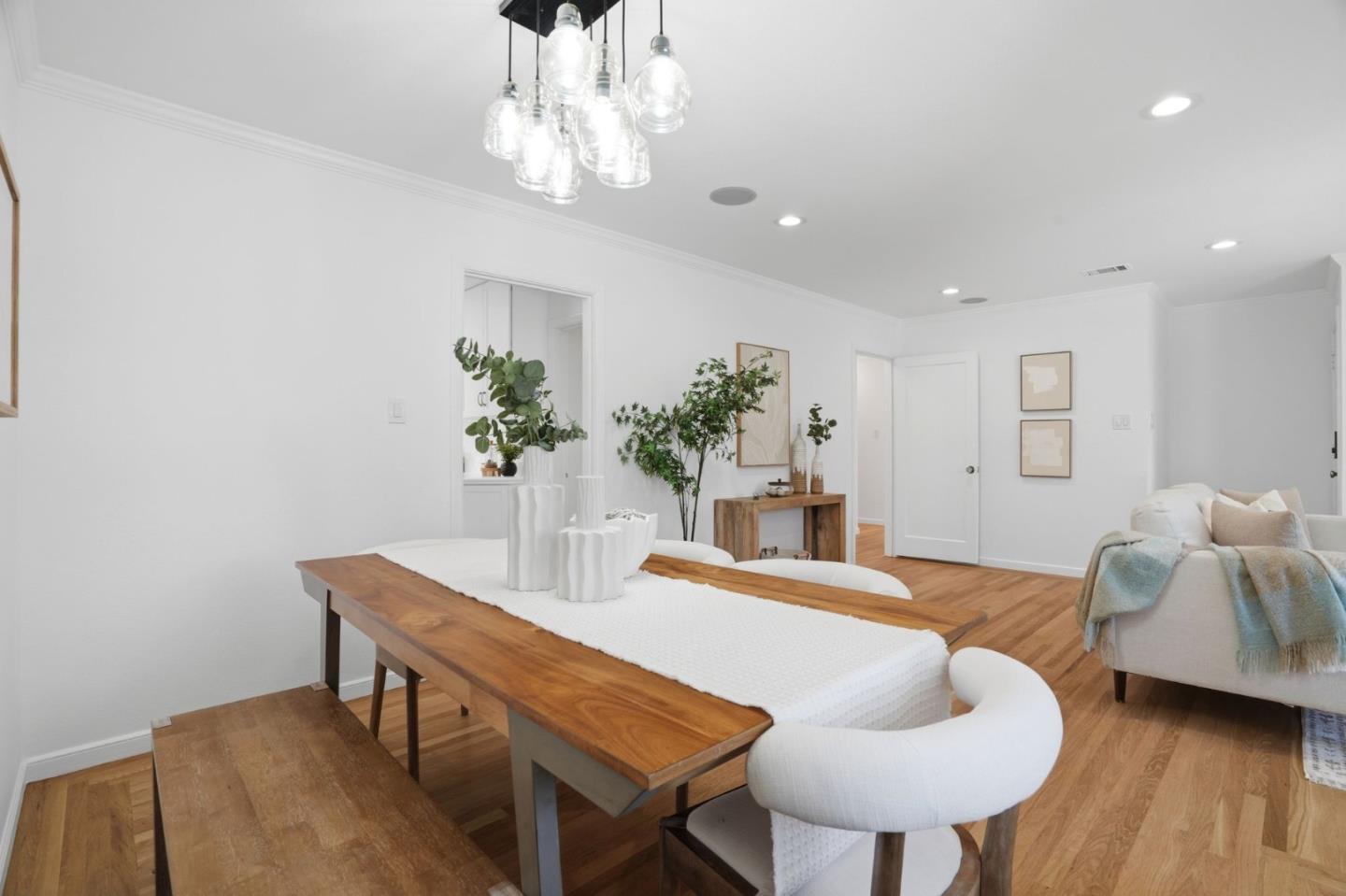 Detail Gallery Image 12 of 55 For 306 Schroeder St, Sunnyvale,  CA 94085 - 4 Beds | 2 Baths