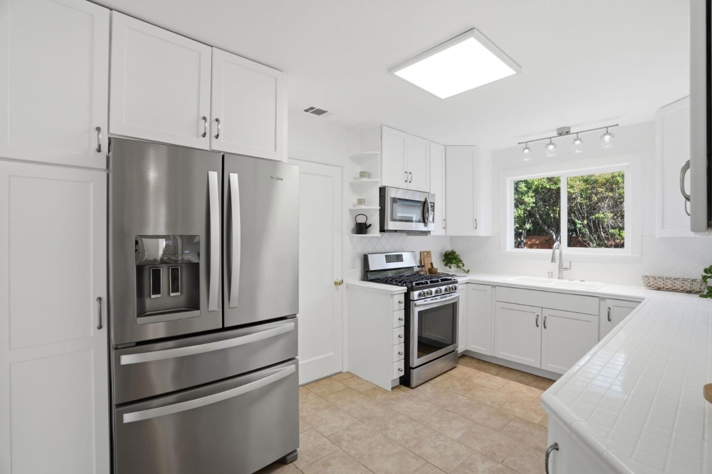 Detail Gallery Image 17 of 55 For 306 Schroeder St, Sunnyvale,  CA 94085 - 4 Beds | 2 Baths