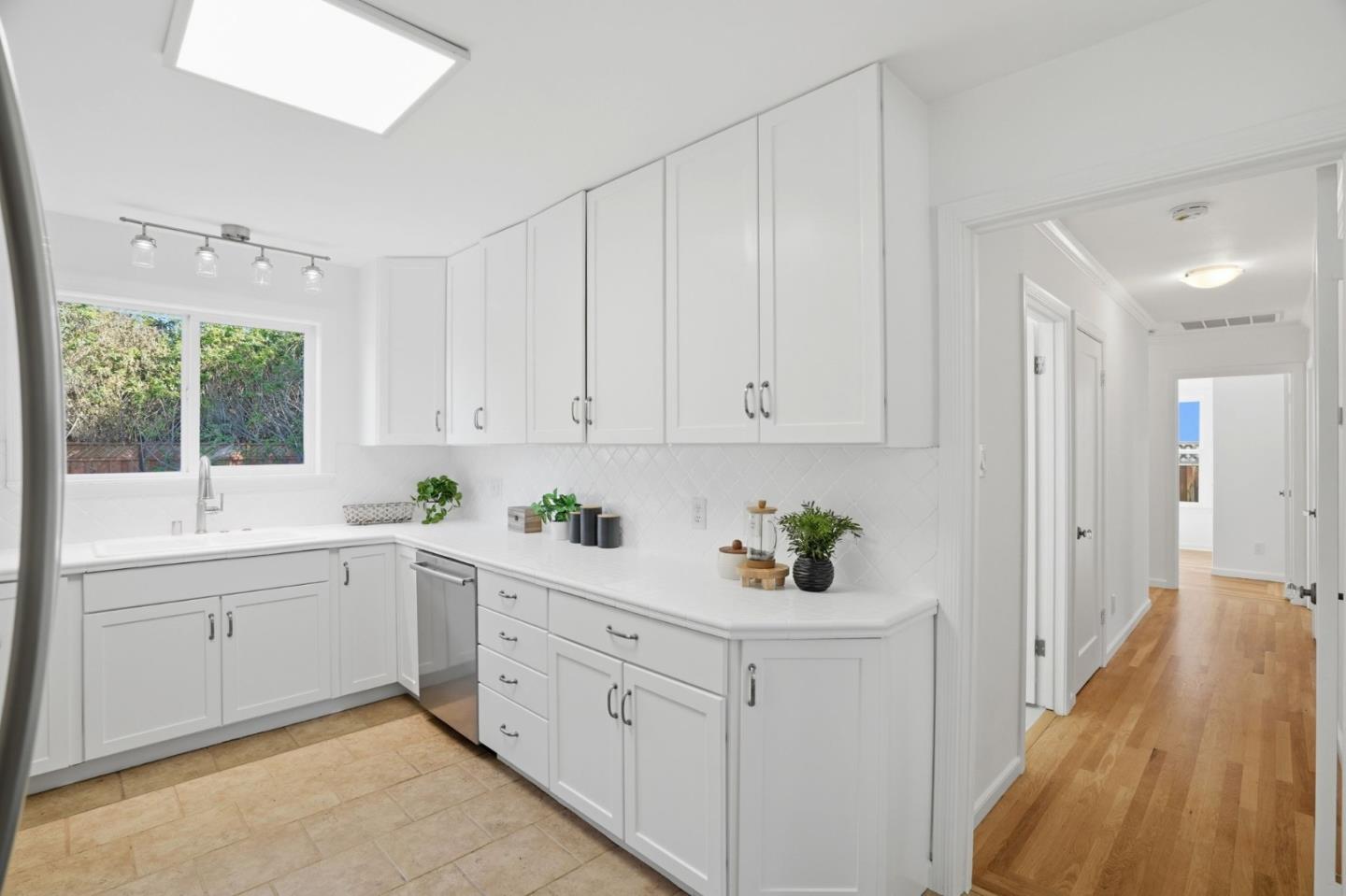 Detail Gallery Image 19 of 55 For 306 Schroeder St, Sunnyvale,  CA 94085 - 4 Beds | 2 Baths