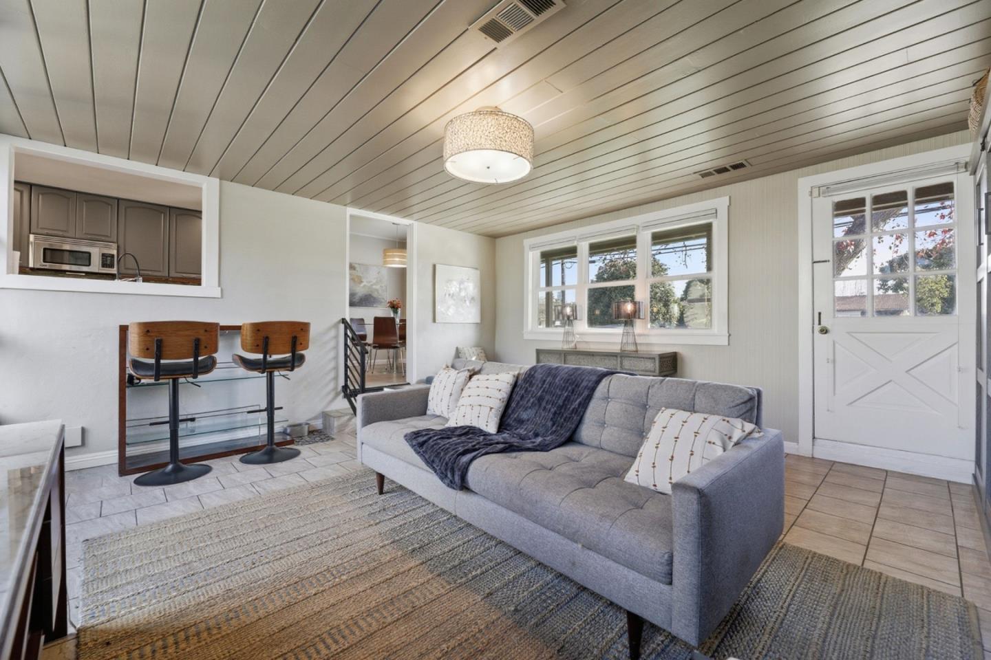 Detail Gallery Image 13 of 33 For 2501 Bailey Ave, San Jose,  CA 95128 - 3 Beds | 1/1 Baths