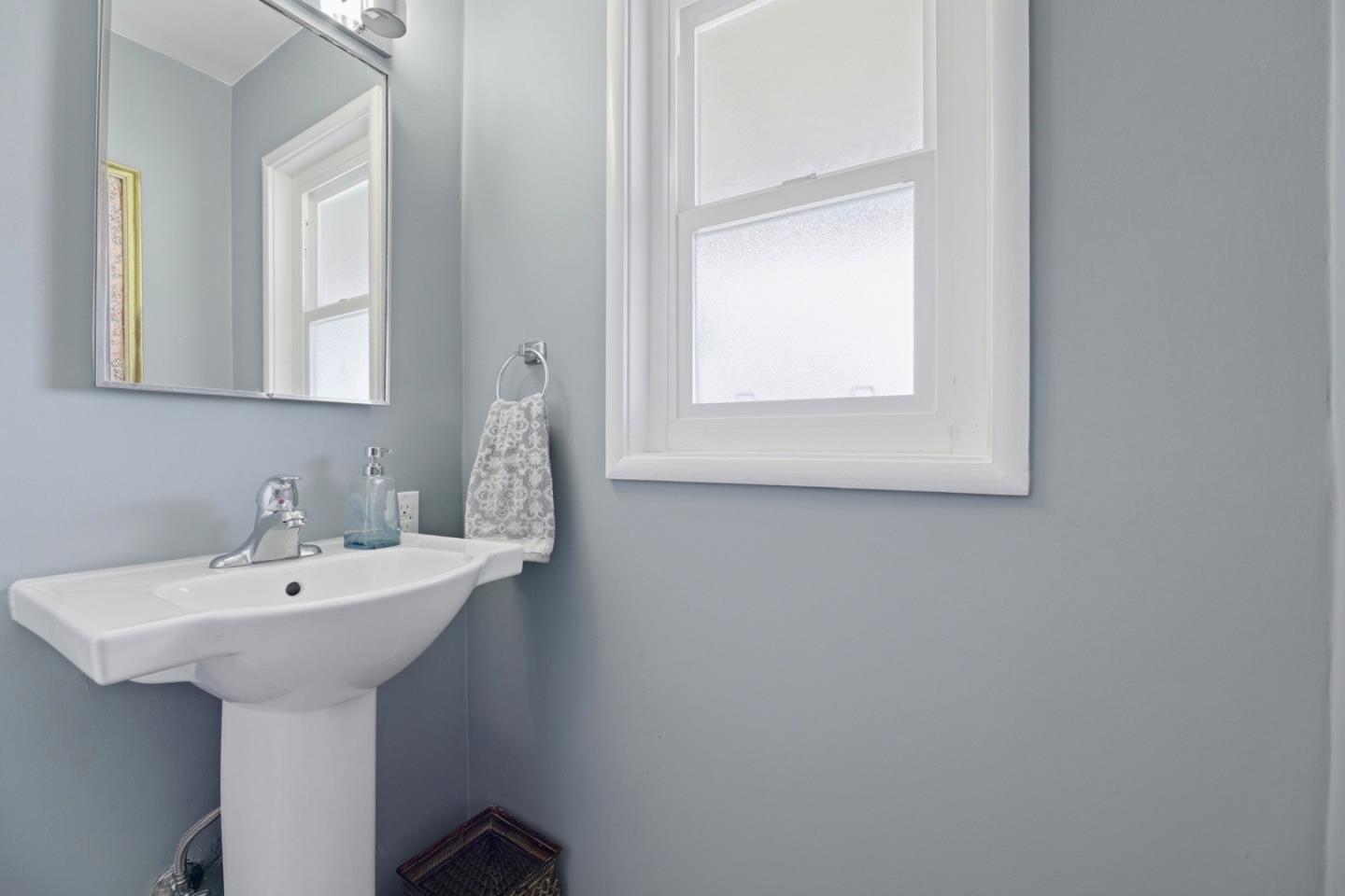 Detail Gallery Image 19 of 33 For 2501 Bailey Ave, San Jose,  CA 95128 - 3 Beds | 1/1 Baths